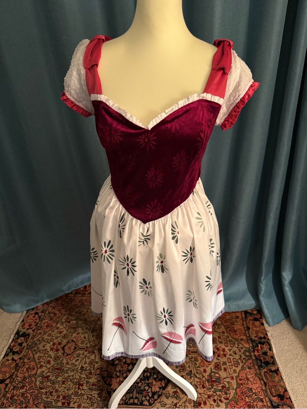 Disney collectible Haunted Mansion parasol painting dress
